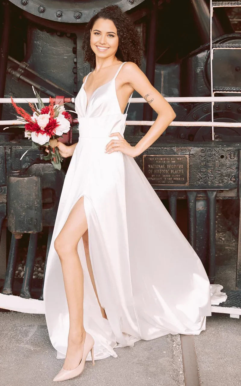 Vestido de novia elegante de satén con escote pronunciado en A y espalda abierta con abertura frontal